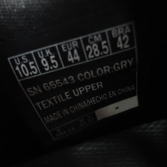 SIZE 10.5. Skechers Relaxed Fit Air- Cooled sneakers. - Picture 16 of 16